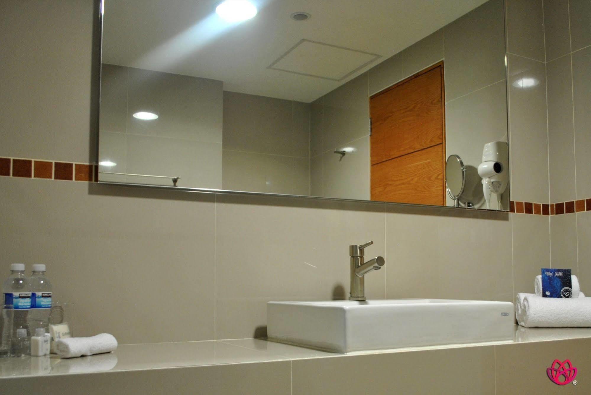 Hotel Y Tu Expo Guadalajara Ngoại thất bức ảnh